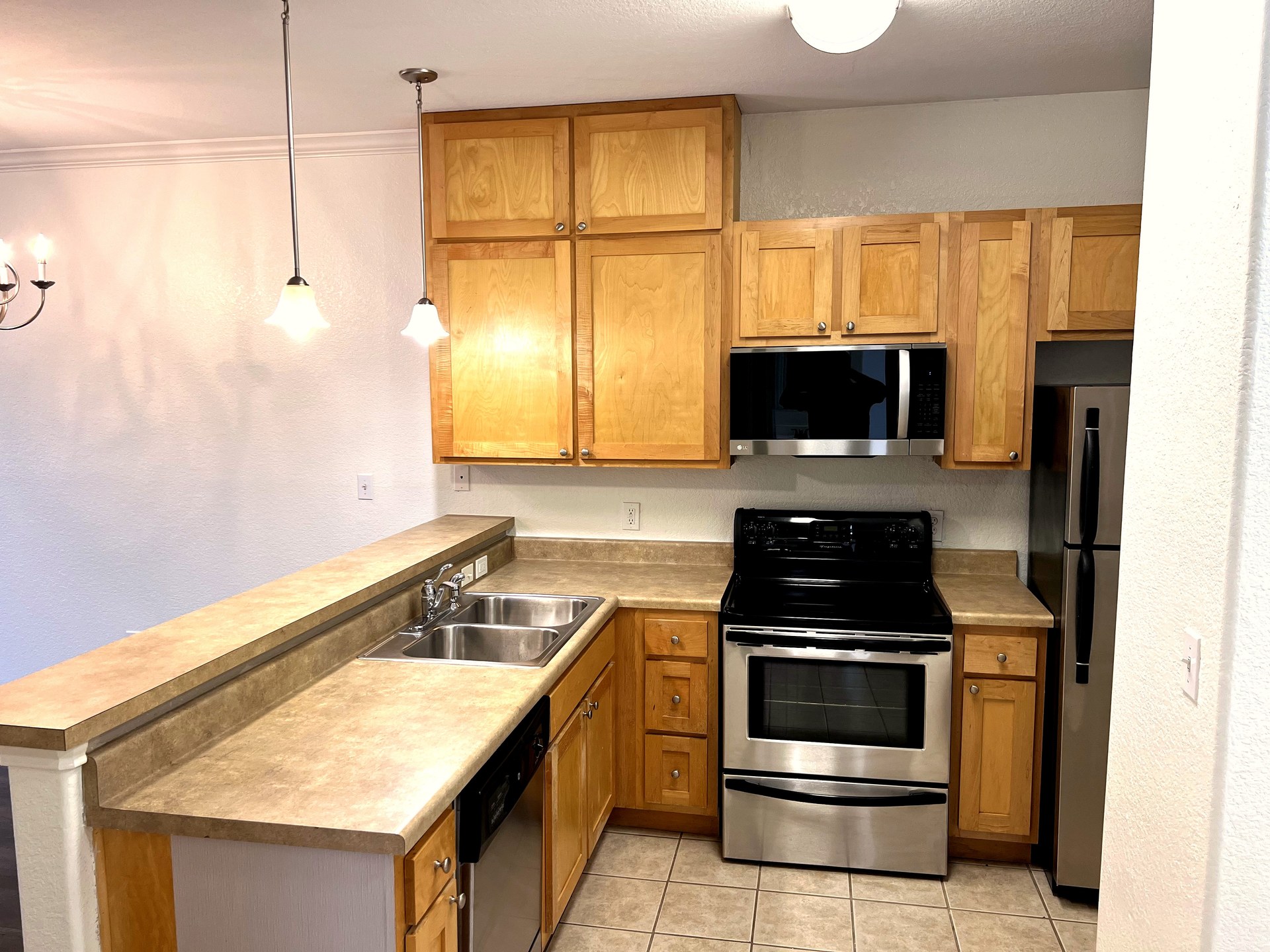Kitchen & Dining