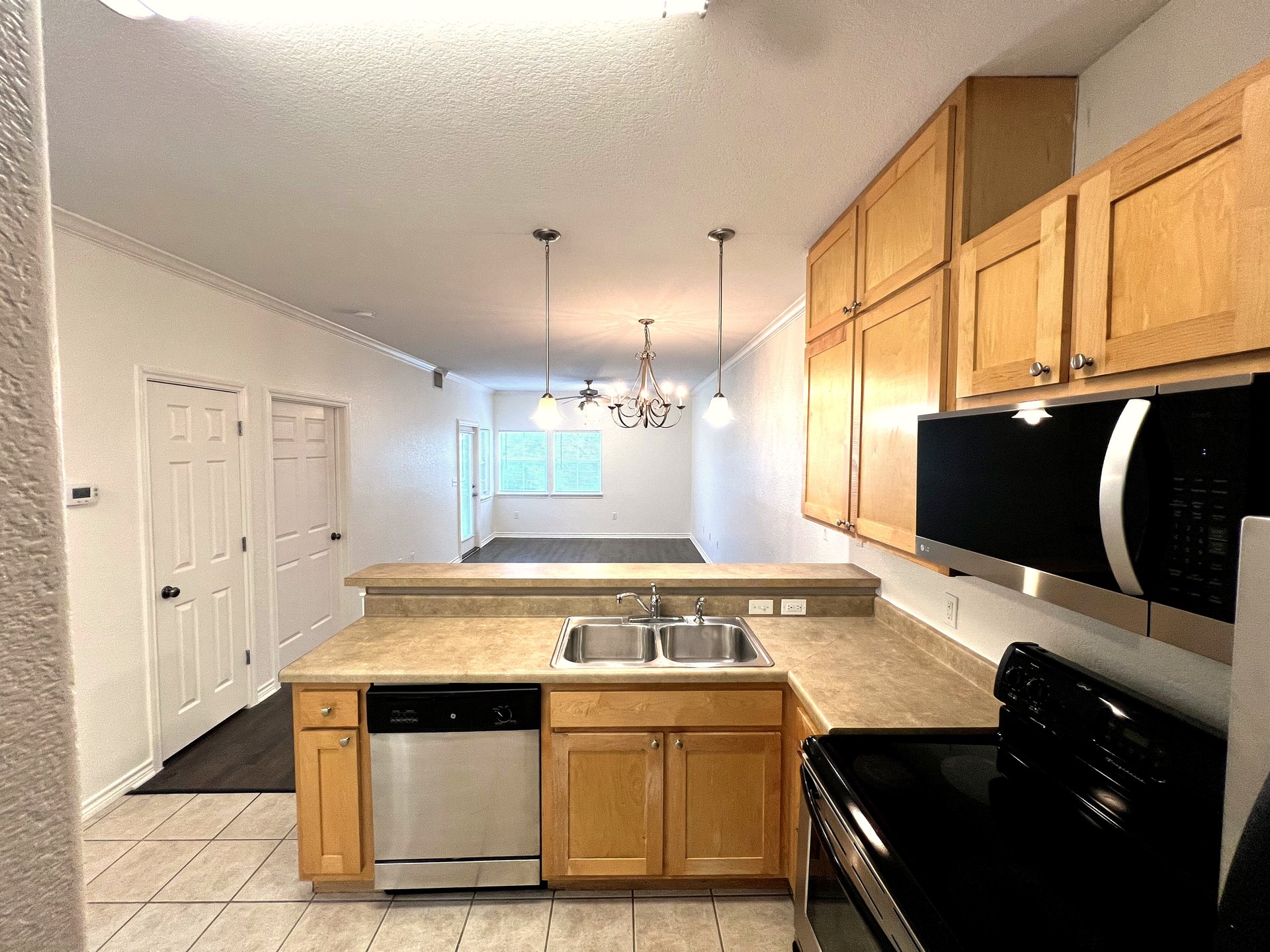 Baycliff Unit 101 living and dining room